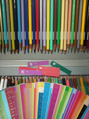 携帯-色鉛筆とカラー見本張-1