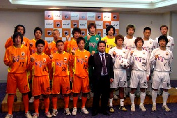 14 Mar 07 - The 2007 Okinawa Kariyushi squad, stuffed full of Ganbaro