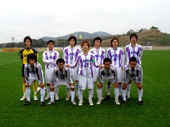 15 Apr 06 - Pint-sized Kyoto Shiko Club before their match with Banditonce Kobe