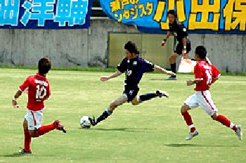 30 Jul 06 - Kamatamare Sanuki put the Sanyo Tokushima defence under pressure