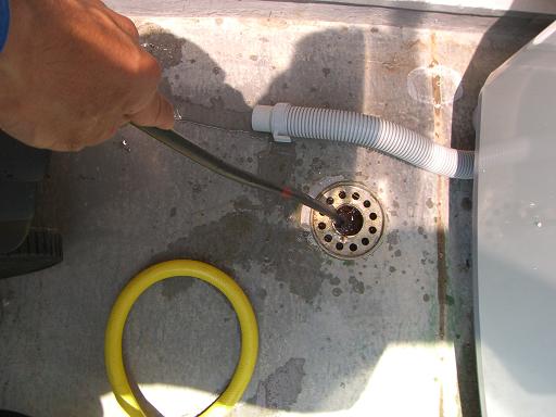 ベランダ洗濯用排水管詰り修繕　神戸市灘区