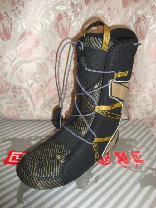 DEELUXE(ディーラックス)のスノボ用のブーツ「ID TF」